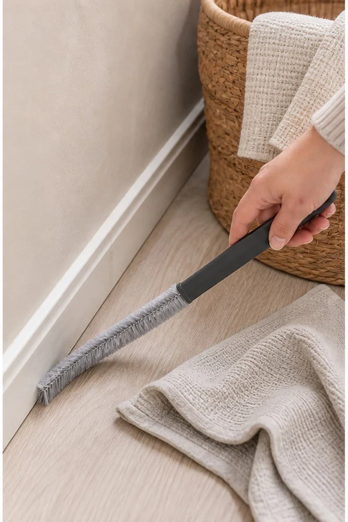 Cozy Haven Flexible Radiator Cleaning Brush lifestyle image 2