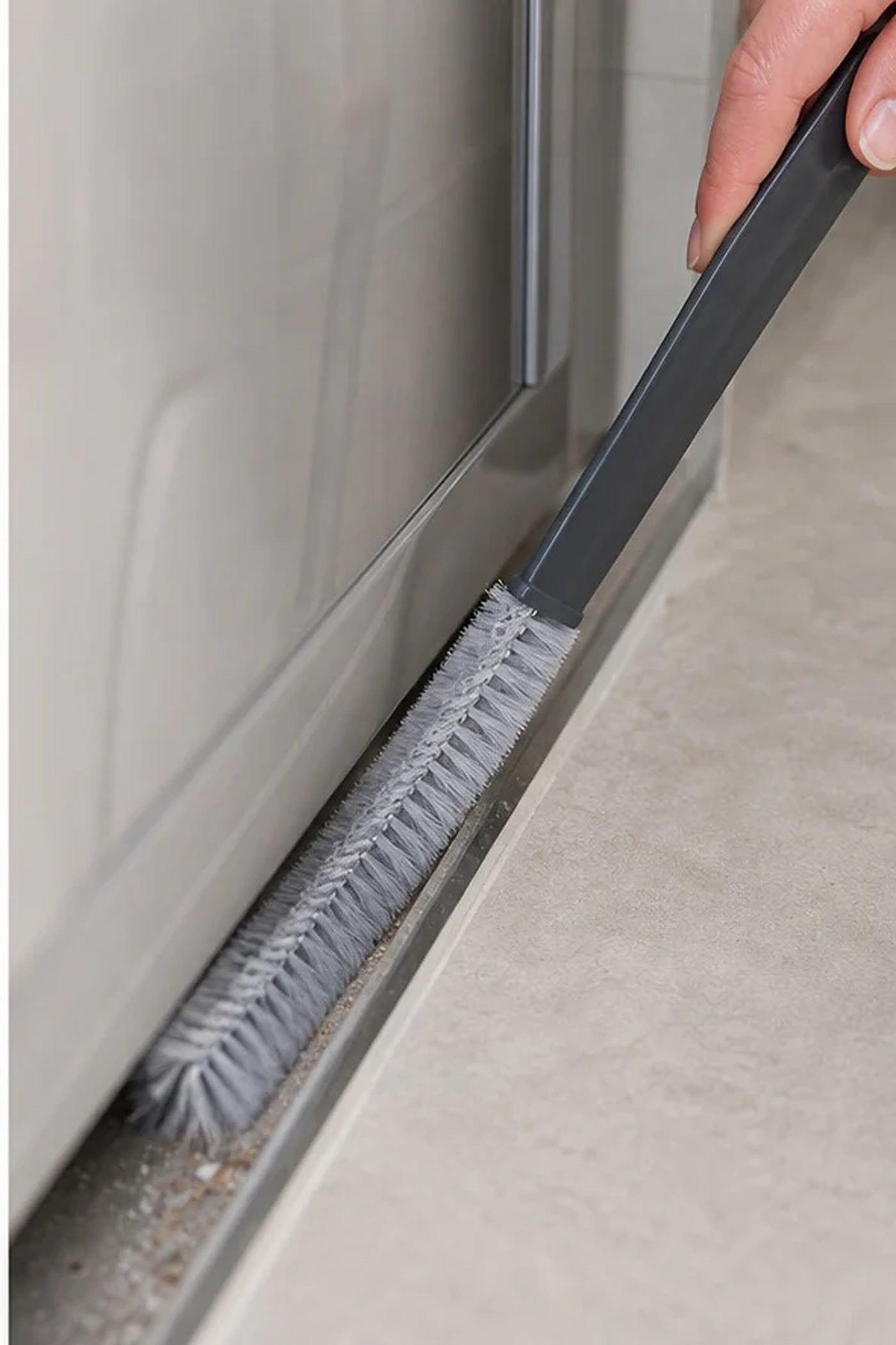 Cozy Haven Flexible Radiator Cleaning Brush lifestyle image 3