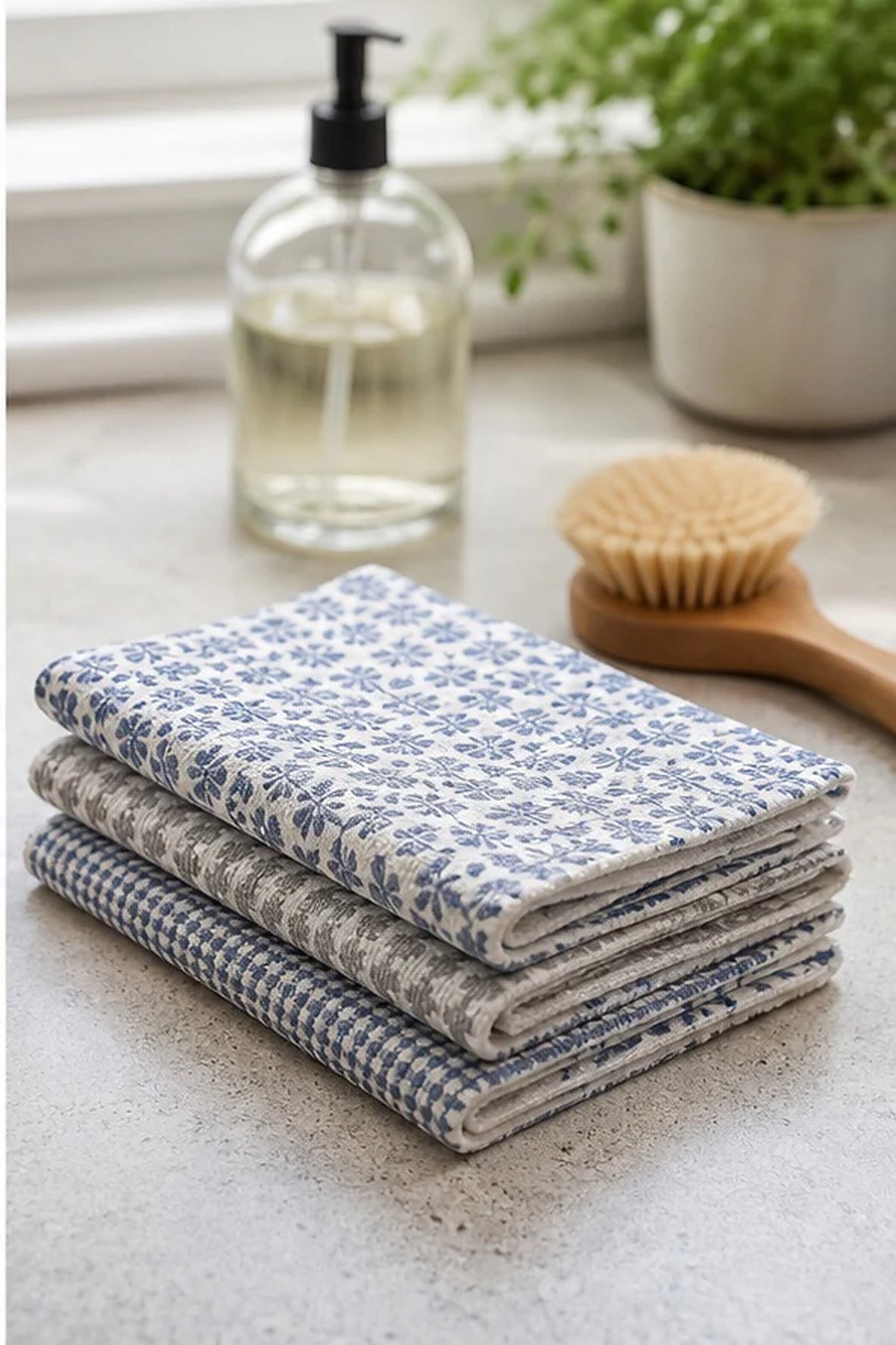 Cozy Haven Reusable Cleaning Cloths - 5 Piece Set lifestyle image 3
