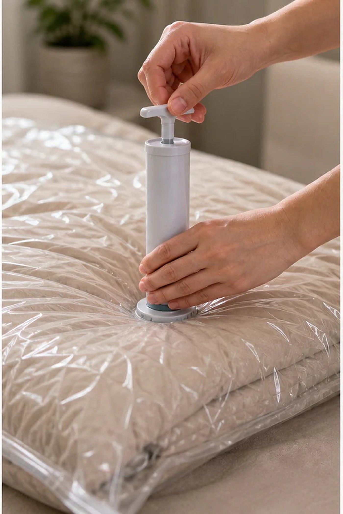 Cozy Haven Vacuum Storage Bag Set with Pump lifestyle image 2